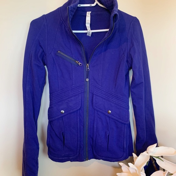 Lululemon Sweater/Jacket SIZE 4 - Picture 3 of 5